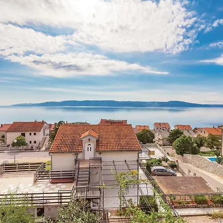 Nice In With 2 Bedrooms And Wifi Novi Vinodolski