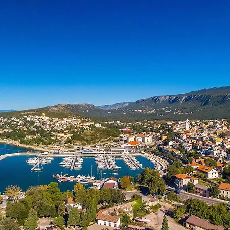 Nice In With 2 Bedrooms And Wifi Apartment Novi Vinodolski