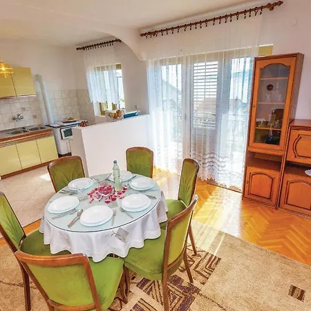 Apartment Nice In With 2 Bedrooms And Wifi Novi Vinodolski