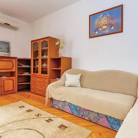 Nice In With 2 Bedrooms And Wifi Апартаменты *