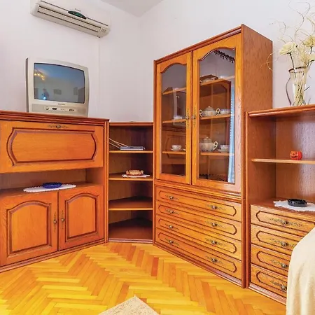 Апартаменты Nice In With 2 Bedrooms And Wifi Нови-Винодолски