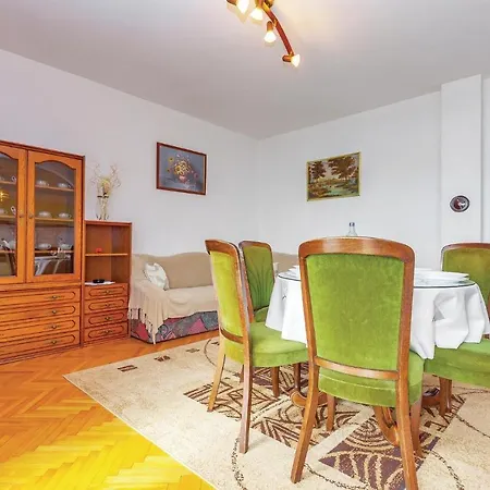 Nice In With 2 Bedrooms And Wifi Апартаменты